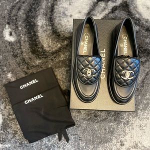 SOLD 🎉Chanel NIB Black Quilted Flap Turnlock CC Logo  Slip On Flat Loafer 37.5